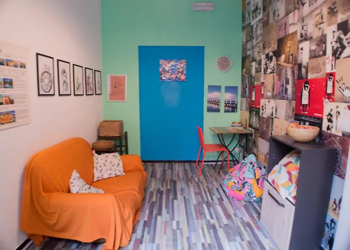 Home Genoa Hostel