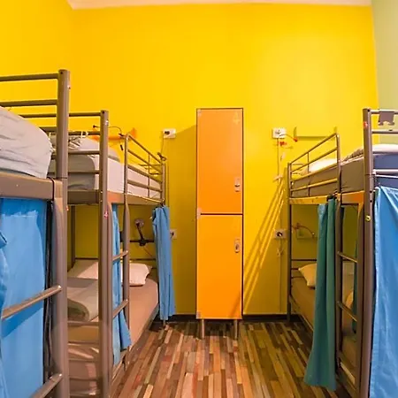 Home Genoa Hostel Хостел Генуя
