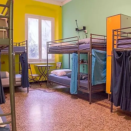 Home Genoa Hostel Хостел Генуя