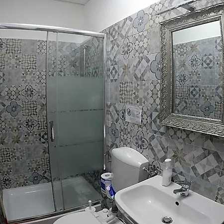 Хостел Home Genoa Hostel Генуя