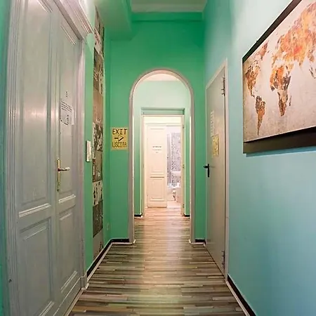 Home Genoa Hostel Хостел