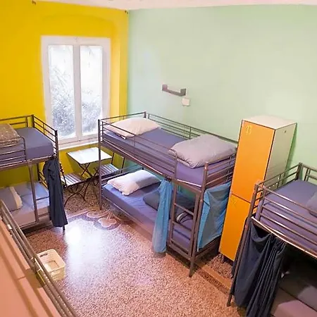 Home Genoa Hostel Генуя