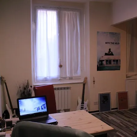 호스텔 Home Genoa Hostel