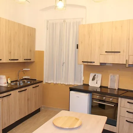 Home Genoa Hostel *