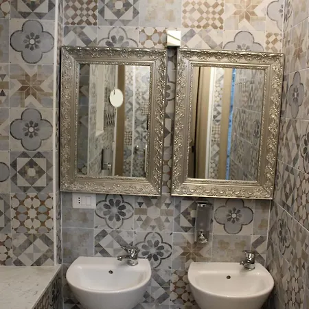 Home Genoa Hostel 호스텔