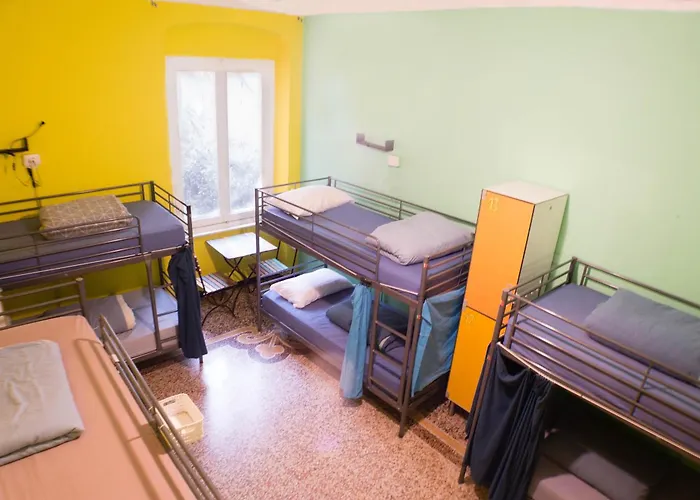 Home Genoa Hostel *