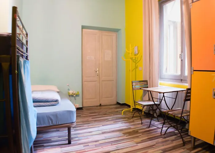 Vandrerhjem Home Genoa Hostel *