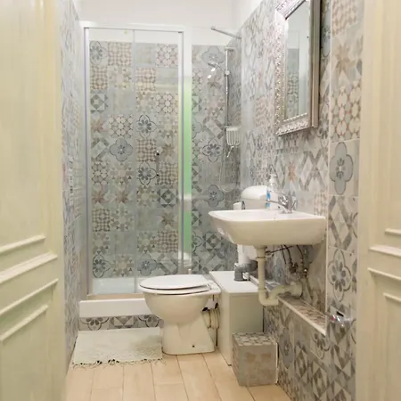 Home Genoa Hostel * Gênes