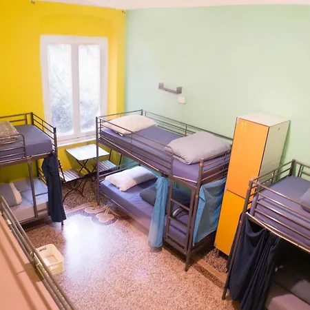 Home Genoa Hostel *